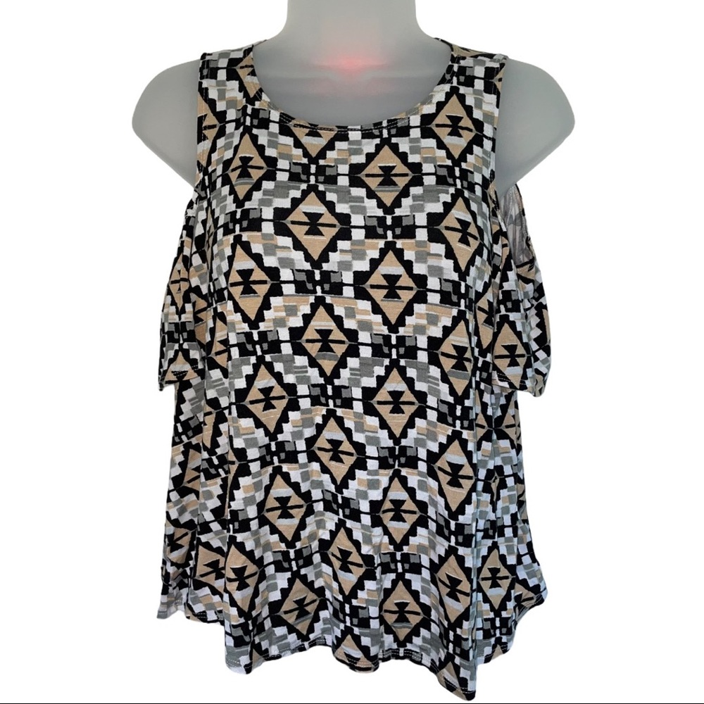 Geometric Off the Shoulder Tee Print Pattern